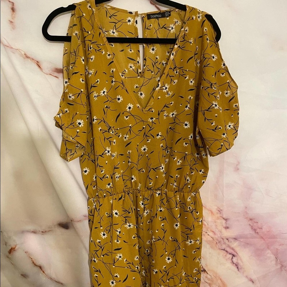 Boohoo Floral Romper - Picture 1 of 4